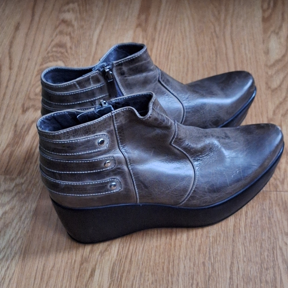 Antelope Olive Gray Leather Ankle Platform Boots Size 37